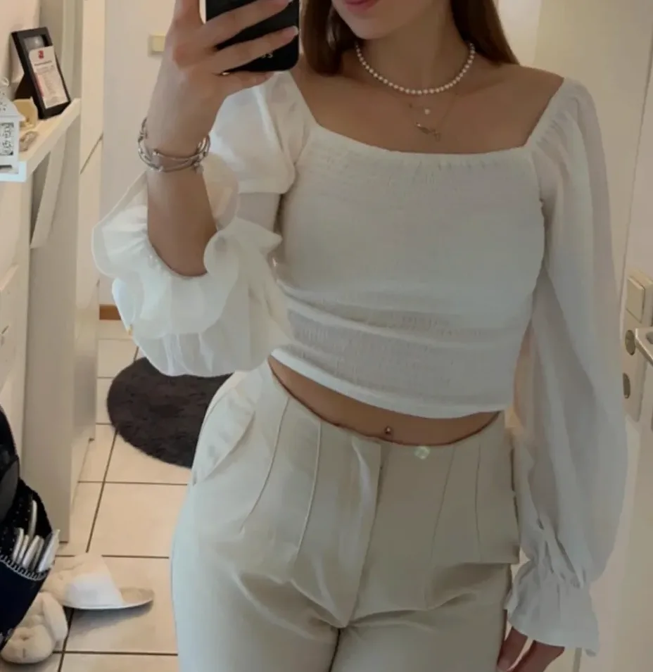 Nadja, 25