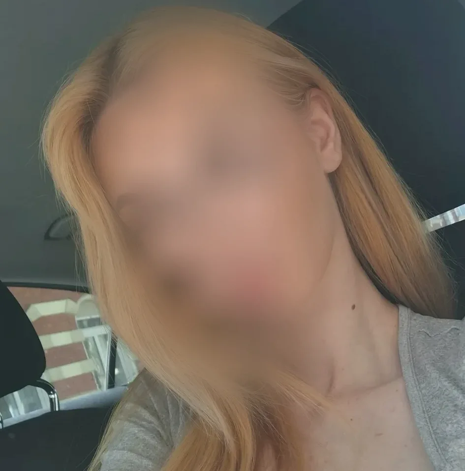 Nicole, 20