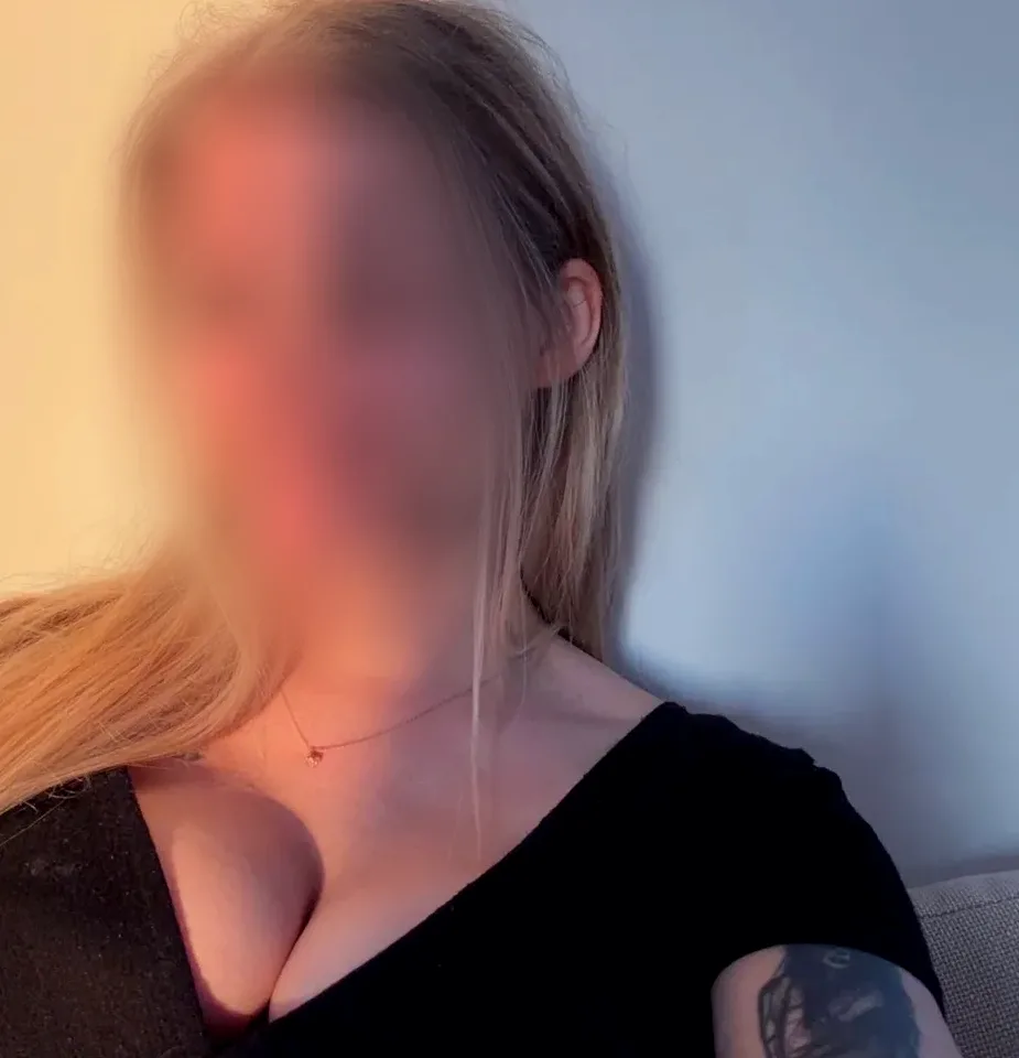 Saskia, 25
