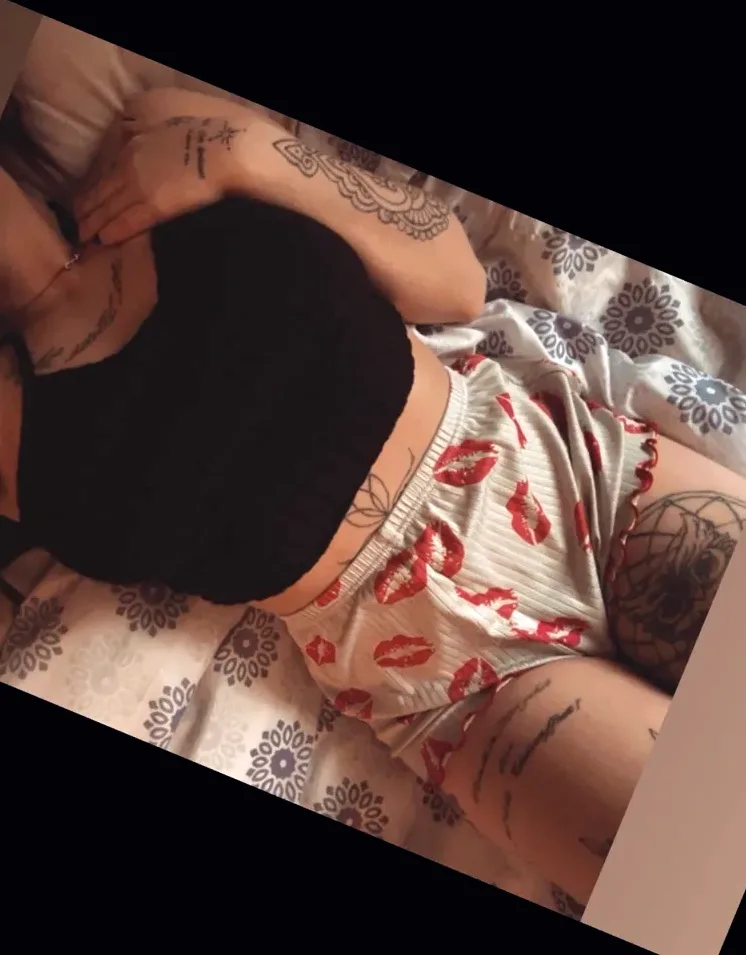 Vivien, 26